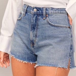 NWT Abercrombie Curve Love The Mom Short